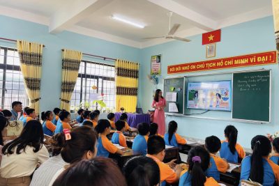 Tiết dạy thực địa của lớp Nâng cao nghiệp vụ sư phạm cho giáo viên Tiếng Anh tiểu học năm học 2024-2025, tại trường Tiểu học Nguyễn Trãi