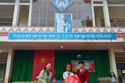 Tết sum vầy – Xuân yêu thương đến với học sinh nghèo vượt khó. Làm thiệp chúc mừng năm mới Quý Mão 2023.  Văn nghệ hội xuân.